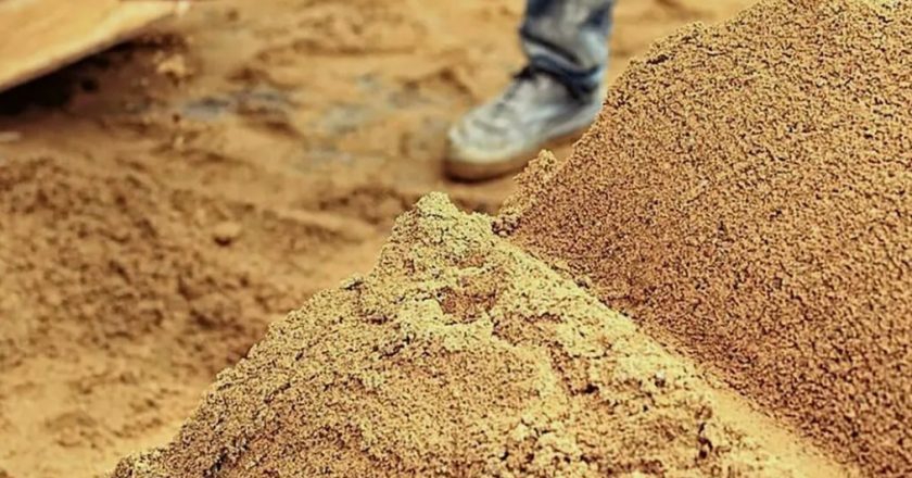 Секреты доставки и хранения строительного песка на строительной площадке