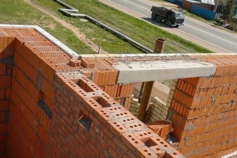 Почему важно учитывать марку прочности при кладке несущих стен